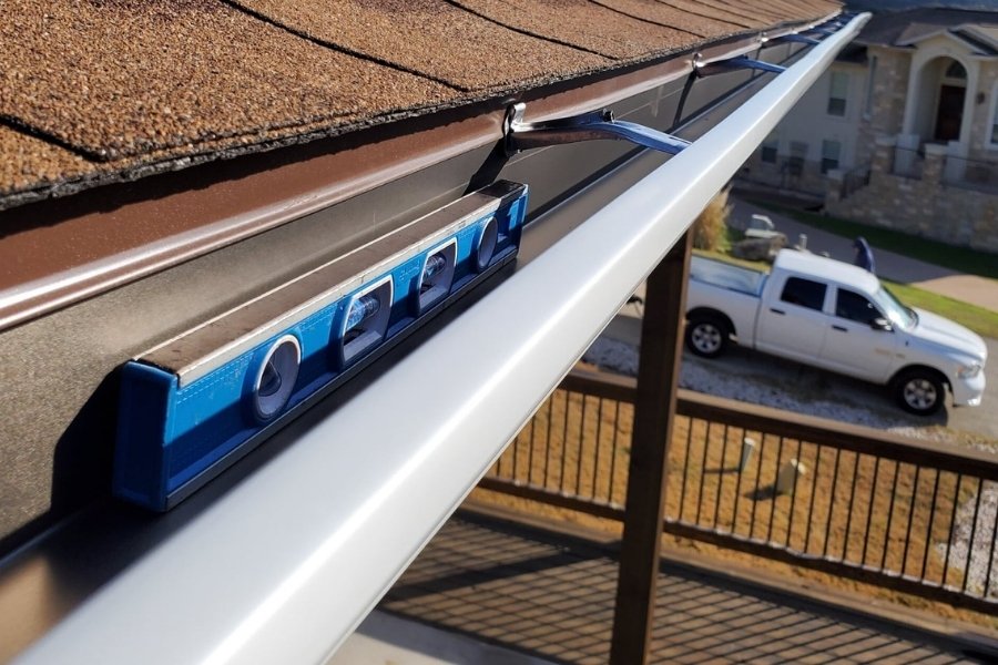 Seamless Gutter Replacement for Long-Term Protection