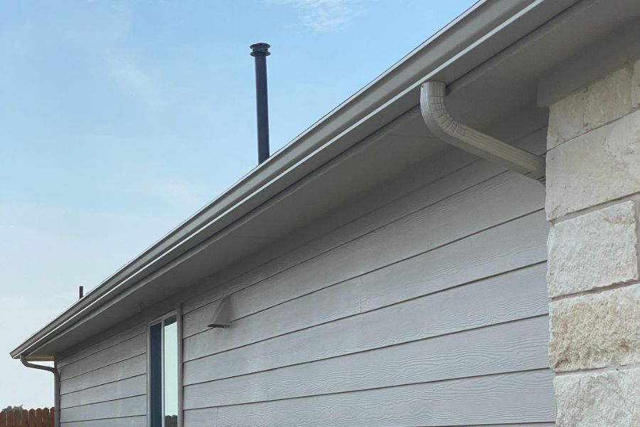 Minimize Clogs and Leaks With Expertly Fitted Gutters